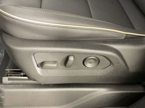 New 2025 Chevrolet Suburban Premier image 33