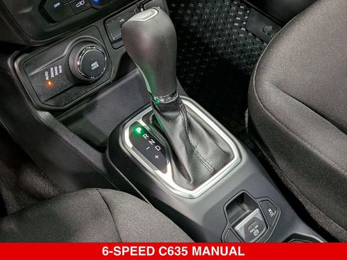 Used 2018 Jeep Renegade Latitude w/ Cold Weather Group AWD/4WD image 21