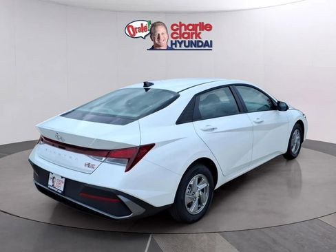 New 2026 Hyundai Elantra SE FWD image 5