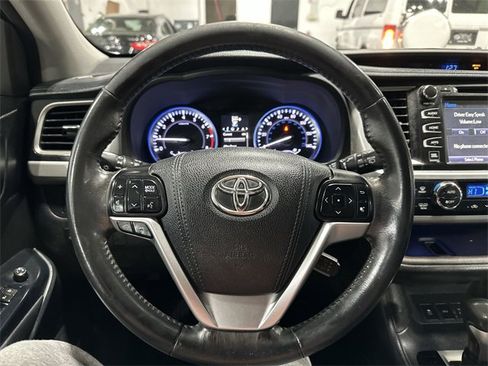 Used 2015 Toyota Highlander Limited image 15
