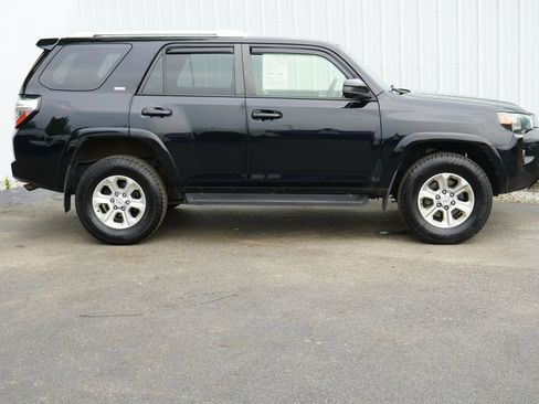 Used 2018 Toyota 4Runner SR5 AWD/4WD image 2