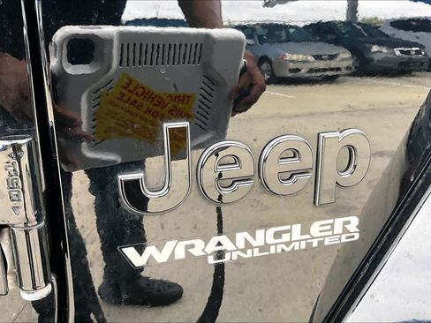 Used 2021 Jeep Wrangler Unlimited Sahara image 31