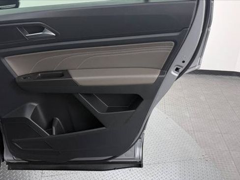 Used 2023 Volkswagen Atlas Cross Sport SE w/ Panoramic Sunroof Package FWD image 21