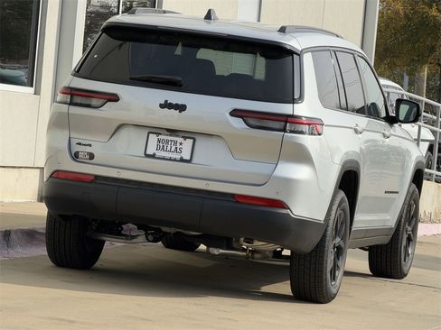 New 2025 Jeep Grand Cherokee L Altitude image 5