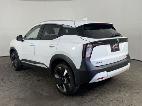 Used 2025 Nissan Kicks SR w/ Illumination Package FWD image 5
