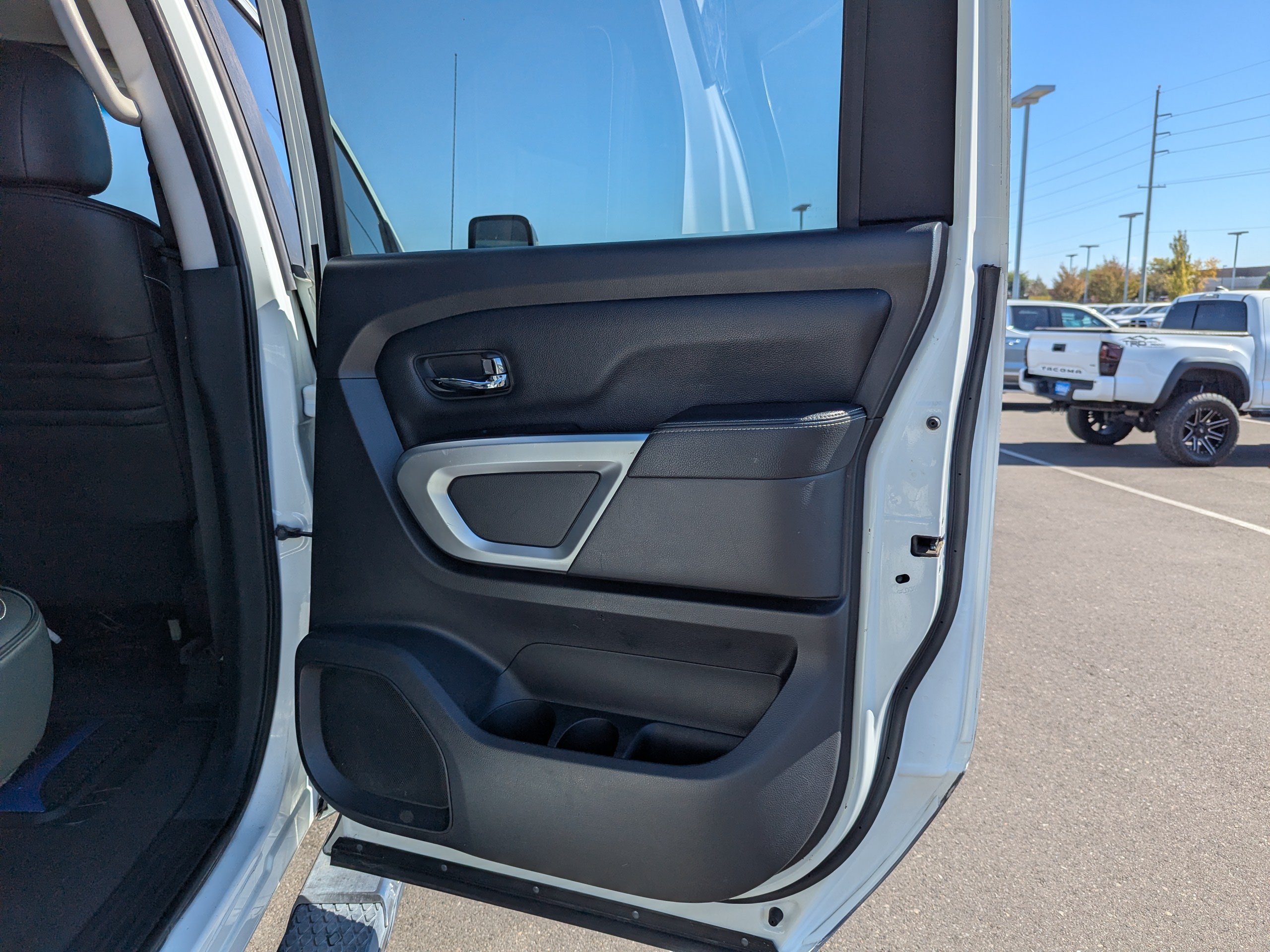 Used 2016 Nissan Titan PRO-4X AWD/4WD image 37