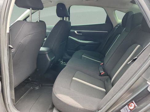Used 2023 Hyundai Sonata SE w/ Preferred Accessory Package FWD image 17