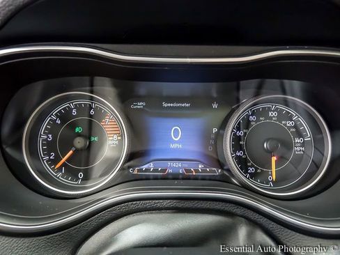Used 2019 Jeep Cherokee Trailhawk AWD/4WD image 12