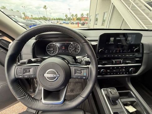 Certified 2024 Nissan Pathfinder SL image 9