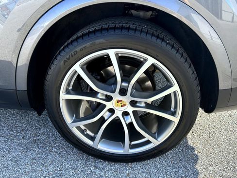 Used 2021 Porsche Cayenne AWD/4WD image 22