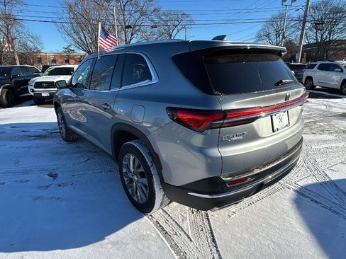 Used 2025 Buick Enclave Preferred image 5