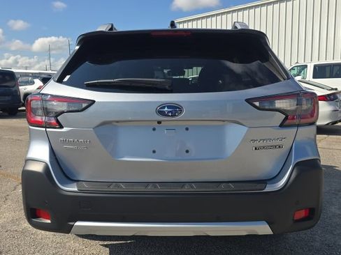Used 2025 Subaru Outback Touring XT AWD/4WD image 4