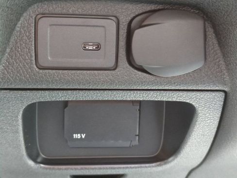 Used 2025 Mercedes-Benz Sprinter 2500 image 22