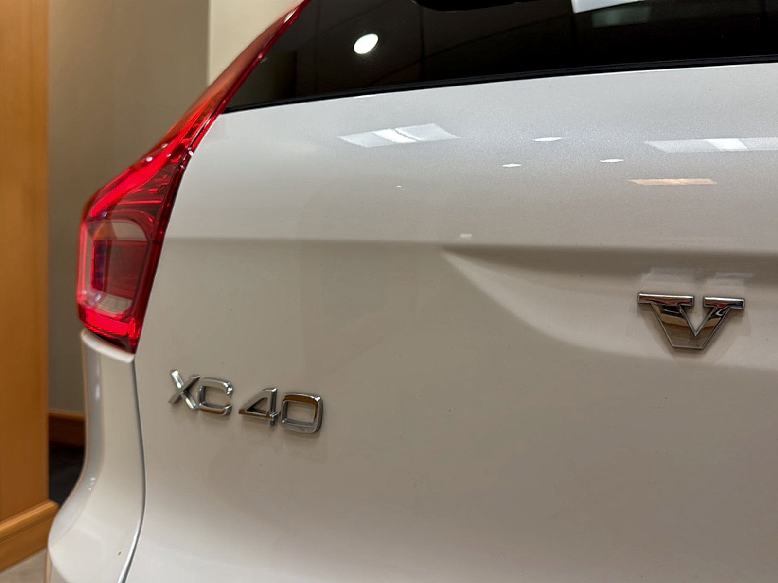 Used 2022 Volvo XC40 T5 R-Design AWD/4WD image 23