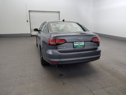 Used 2017 Volkswagen Jetta SE FWD image 6