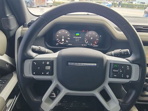 Used 2024 Land Rover Defender 110 S image 28