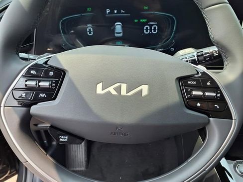 New 2025 Kia Niro EX FWD image 15