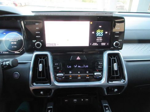 Used 2023 Kia Sorento SX AWD/4WD image 31