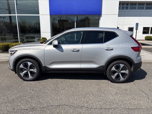 Used 2025 Volvo XC40 B5 Plus AWD/4WD image 2