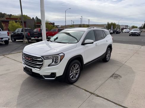 Used 2024 GMC Terrain SLT AWD/4WD image 1