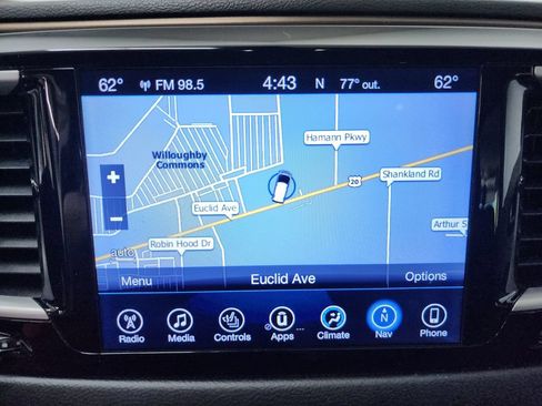 Used 2017 Chrysler Pacifica Touring-L FWD image 18