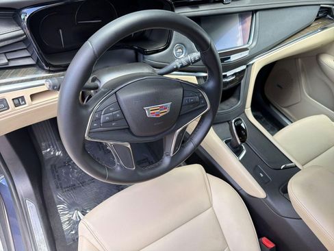 Used 2019 Cadillac XT5 FWD image 4
