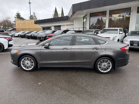 Used 2016 Ford Fusion SE w/ Equipment Group 202A image 2