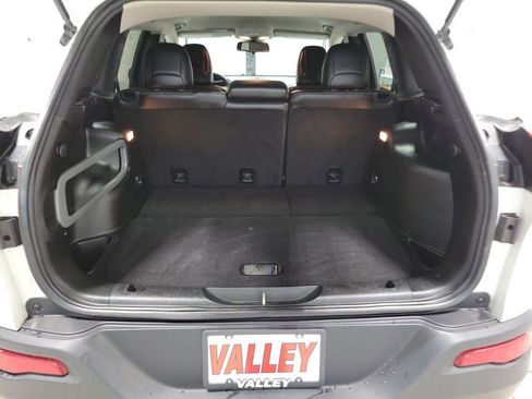 Used 2018 Jeep Cherokee Latitude Plus image 17