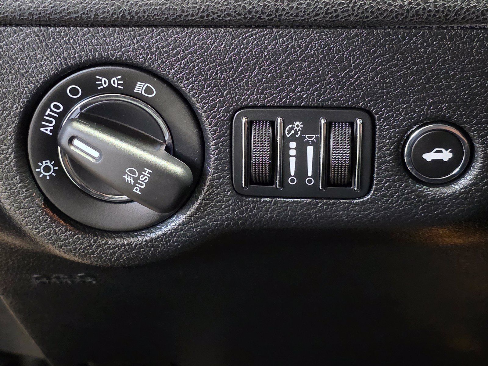 Used 2015 Chrysler 300 S RWD image 32