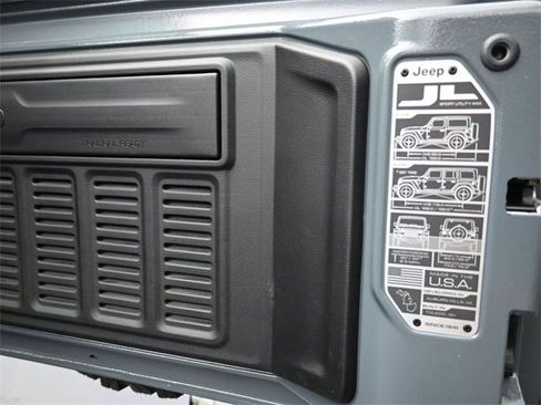 Used 2025 Jeep Wrangler Willys image 35