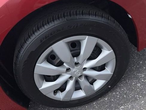 Used 2015 Toyota Corolla LE FWD image 3