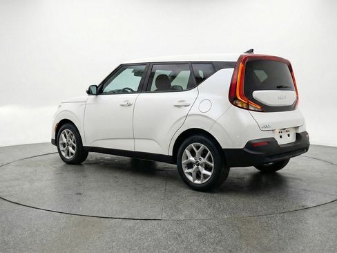 Used 2025 Kia Soul LX w/ LX Technology Package image 6