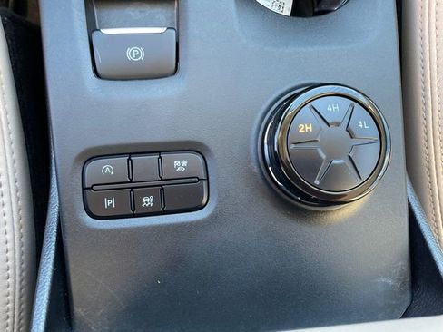 Used 2024 Ford Ranger Lariat w/ Trailer Tow Package image 35