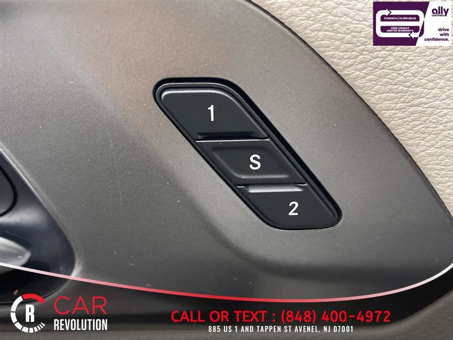 Used 2023 Chrysler Pacifica Touring-L FWD image 36