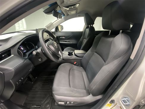 Used 2021 Toyota Venza LE w/ Carpet Mat Package (TMS) AWD/4WD image 17