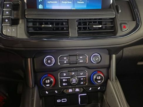 Used 2022 Chevrolet Tahoe Z71 w/ Luxury Package AWD/4WD image 32