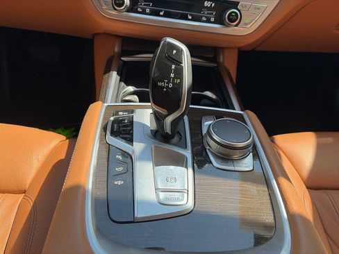Used 2022 BMW 740i RWD image 14