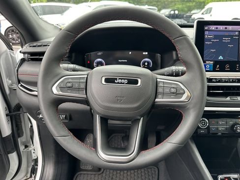 Certified 2025 Jeep Compass Trailhawk w/ Trailhawk Elite Group AWD/4WD image 12