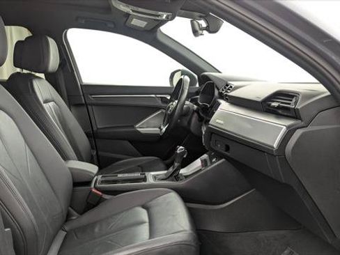 Used 2020 Audi Q3 2.0T Premium w/ Convenience Package AWD/4WD image 22