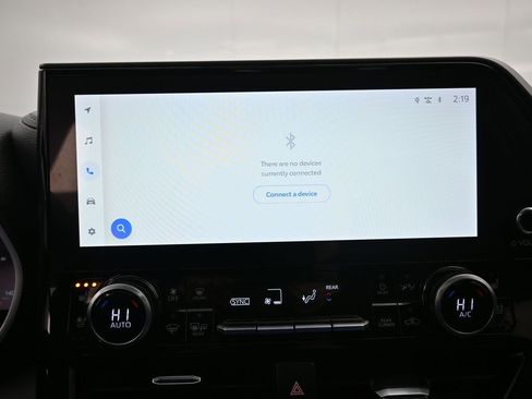 Used 2023 Toyota Highlander Limited image 16