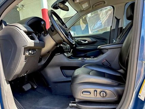 Certified 2024 GMC Terrain SLT image 17