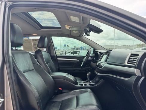Used 2018 Toyota Highlander XLE w/ Protection Package #3 AWD/4WD image 14
