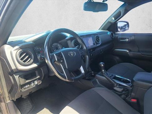 Used 2017 Toyota Tacoma TRD Off-Road RWD image 9