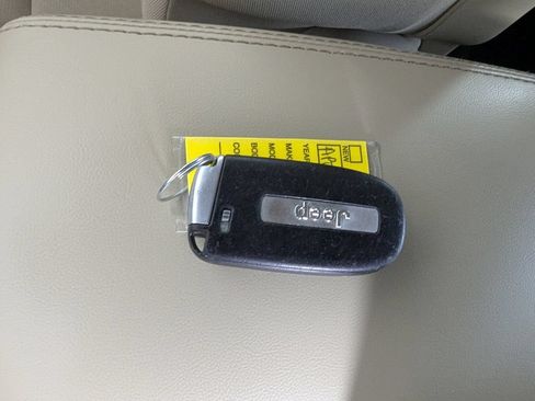 Used 2021 Jeep Grand Cherokee Laredo RWD image 30