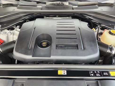 Certified 2025 Land Rover Range Rover Sport Dynamic SE image 32