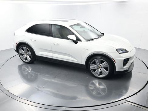 Certified 2025 Porsche Macan 4 Electric image 40