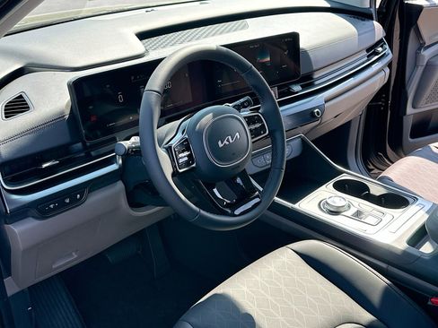 New 2026 Kia Carnival LXS image 4