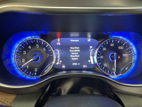 Used 2019 Chrysler Pacifica Limited w/ Advanced Safetytec Group FWD image 18