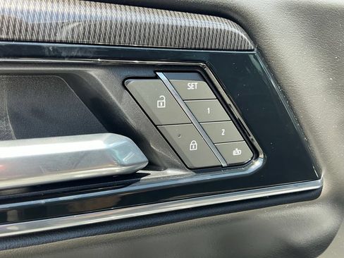 Used 2025 GMC Yukon Elevation AWD/4WD image 31
