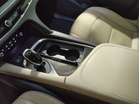 Used 2020 Buick Enclave Essence FWD image 26